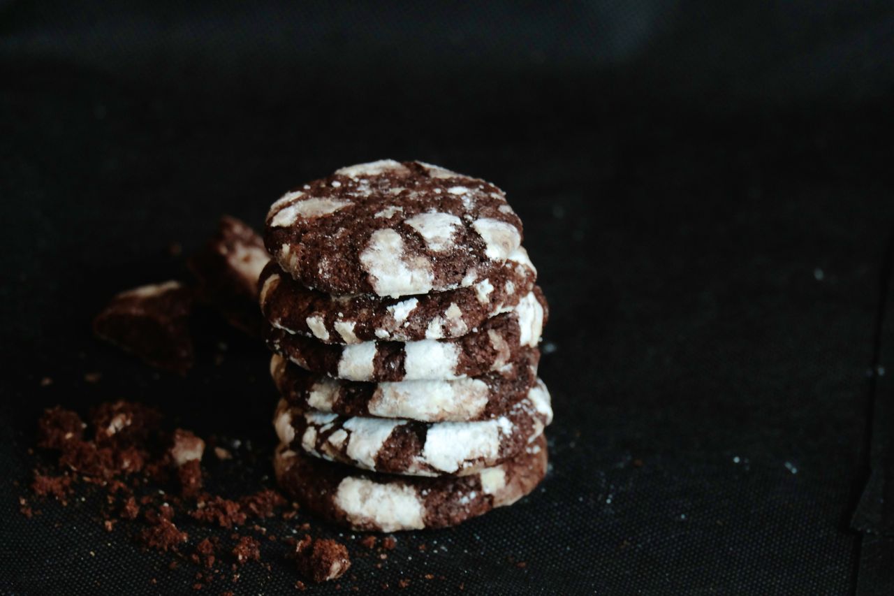 chocolate crinkle cookie